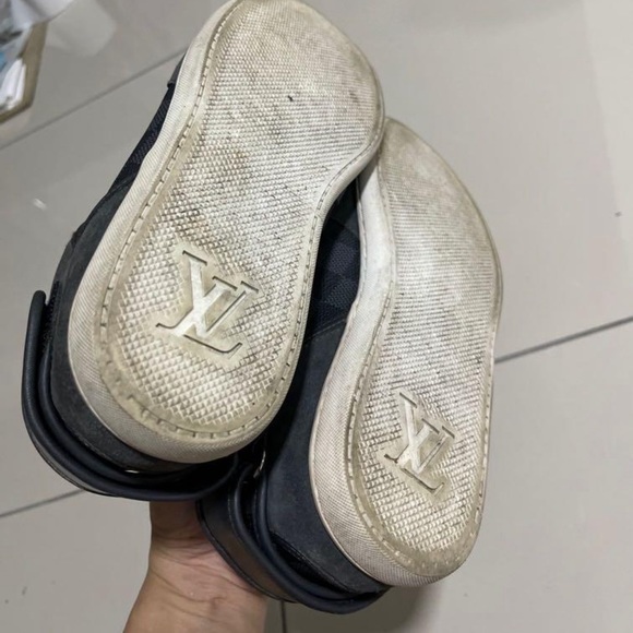 Mens Louis Vuitton Graphite Trainers - Picture 5 of 5